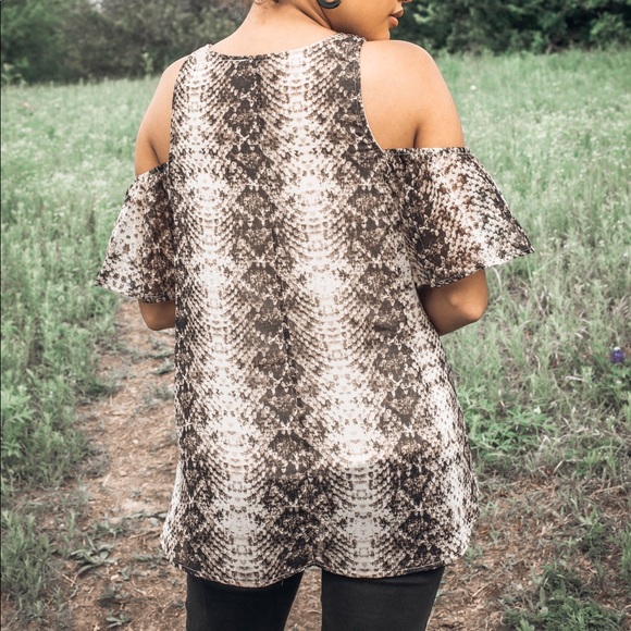 Love Bites Cold Shoulder Top - Picture 6 of 6